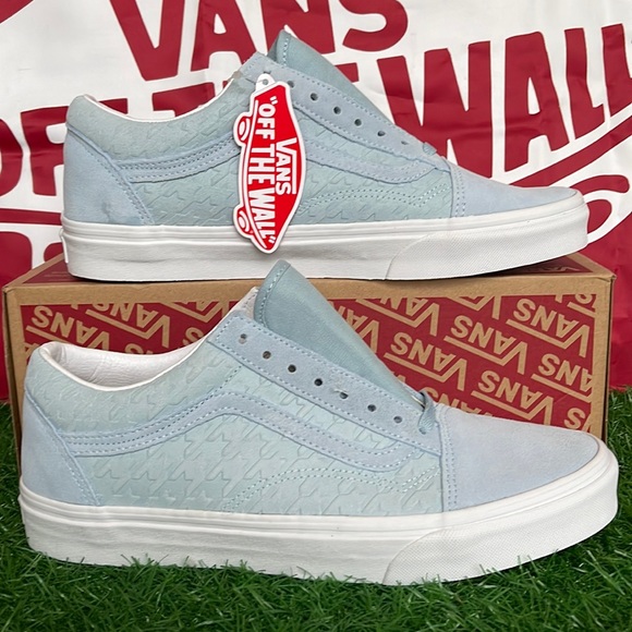 Vans Other - Vans Old Skool
(Hndstthembss)Wntrskytrwt
VNOA38G19HV
Men’s
